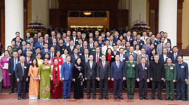 Chủ tịch nước Võ Văn Thưởng và các lãnh đạo Đảng, Nhà nước chụp ảnh cùng đại biểu - Ảnh: Ngọc Thắng Chủ tịch nước Võ Văn Thưởng và các lãnh đạo Đảng, Nhà nước chụp ảnh cùng đại biểu - Ảnh: Ngọc Thắng