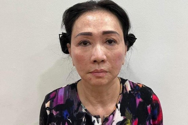 Bà Trương Mỹ Lan - Chủ tịch Hội đồng quản trị Tập đoàn Vạn Thịnh Phát đã trực tiếp gặp gỡ bàn bạc và chỉ đạo cấp dưới hối lộ đoàn thanh tra. Bà Trương Mỹ Lan - Chủ tịch Hội đồng quản trị Tập đoàn Vạn Thịnh Phát đã trực tiếp gặp gỡ bàn bạc và chỉ đạo cấp dưới hối lộ đoàn thanh tra.