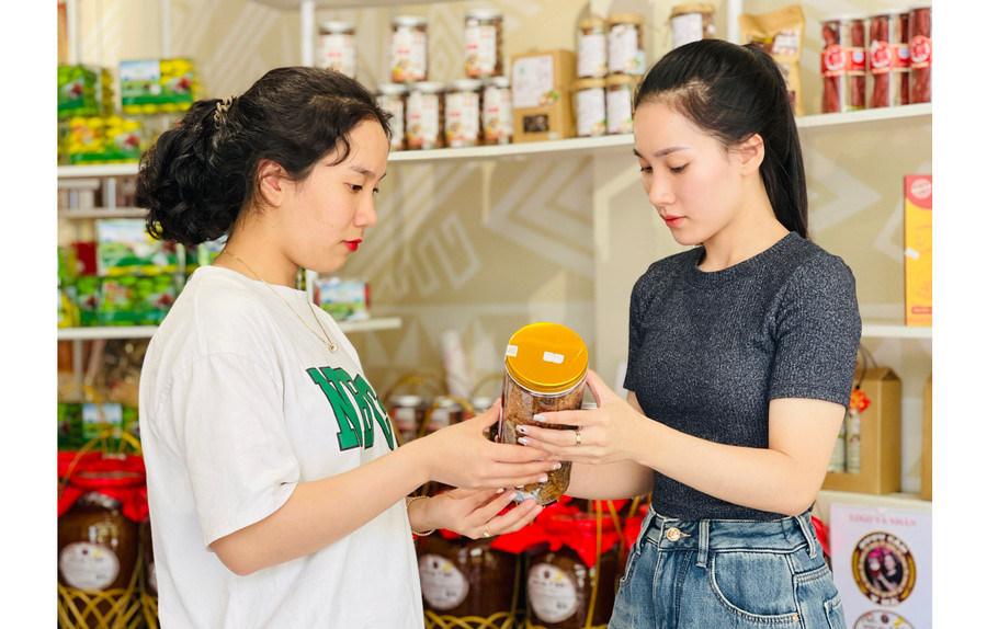 Ngoài ứng dụng HACCP và ISO 22000:2018, bò một nắng Tuấn Hậu (huyện Krông Pa) còn được triển khai hệ thống quản lý chất lượng như truy xuất nguồn gốc sản phẩm, sở hữu trí tuệ thương hiệu, nhãn hiệu. Ảnh: M.K Ngoài ứng dụng HACCP và ISO 22000:2018, bò một nắng Tuấn Hậu (huyện Krông Pa) còn được triển khai hệ thống quản lý chất lượng như truy xuất nguồn gốc sản phẩm, sở hữu trí tuệ thương hiệu, nhãn hiệu. Ảnh: M.K