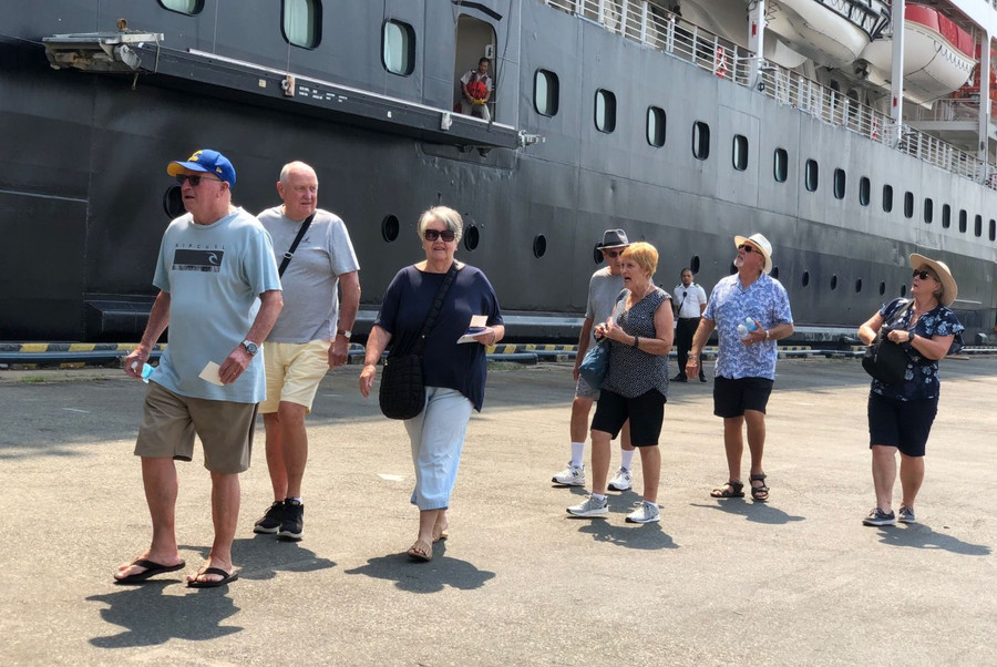 Lượng du khách quốc tế đến Việt Nam tăng cao là do Việt Nam đã cởi mở hơn trong chính sách visa.