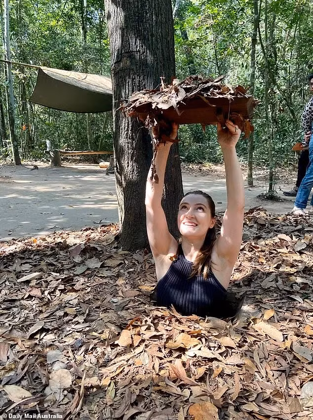 Khám phá địa đạo Củ Chi