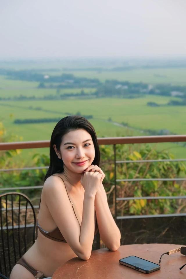 Vóc dáng của Thúy Vân sau khi sinh con vẫn vô cùng thon thả Vóc dáng của Thúy Vân sau khi sinh con vẫn vô cùng thon thả