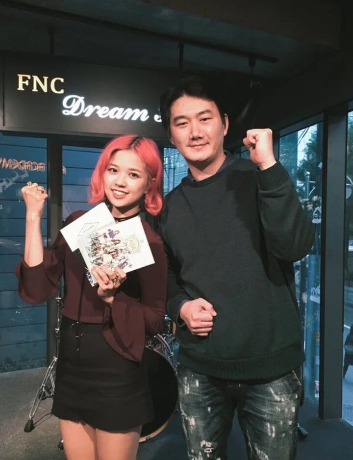 Suni Hạ Linh từng là thực tập sinh tại Hàn Quốc. Suni Hạ Linh từng là thực tập sinh tại Hàn Quốc.