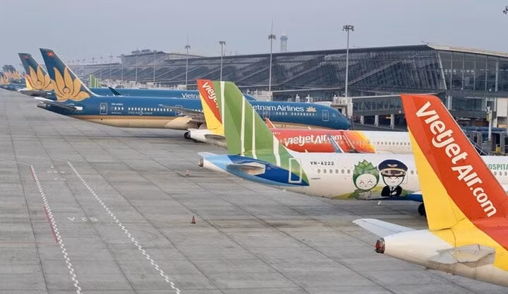 Máy bay của các hãng hàng không tại Sân bay quốc tế Nội Bài. (Ảnh: TTXVN)