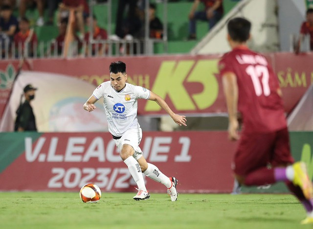 Đức Huy cùng CLB Nam Định bảo vệ ngôi đầu bảng xếp hạng trước đối thủ khó chịu SLNA Đức Huy cùng CLB Nam Định bảo vệ ngôi đầu bảng xếp hạng trước đối thủ khó chịu SLNA