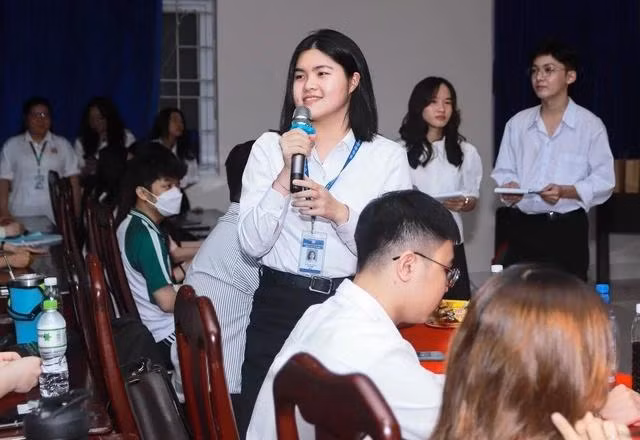 Từ một cô gái nhút nhát, Diễm Ái đã hoàn thiện bản thân từng ngày, tự tin chia sẻ kinh nghiệm học tập đến nhiều sinh viên y khoa