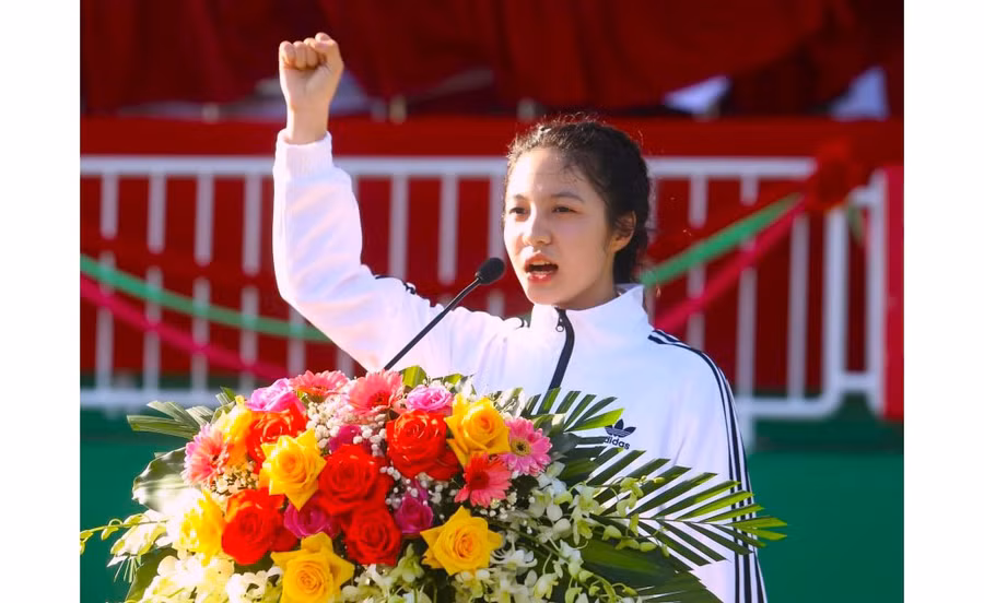 Vận động viên Trần Nguyễn Bảo Ngọc đọc lời tuyên thệ tại Hội khỏe Phù Đổng tỉnh Gia Lai lần thứ XI năm 2023. Ảnh: H.Đ.T
