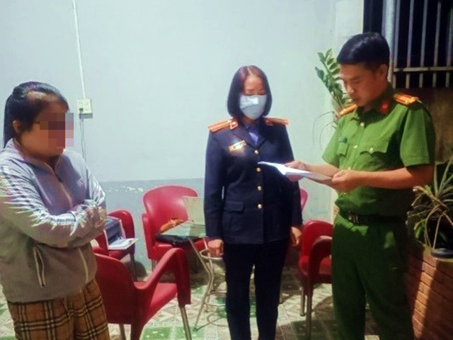 Bà Nguyễn Thị Dạ T. là người môi giới, sắp xếp địa điểm để mua bán dâm Bà Nguyễn Thị Dạ T. là người môi giới, sắp xếp địa điểm để mua bán dâm