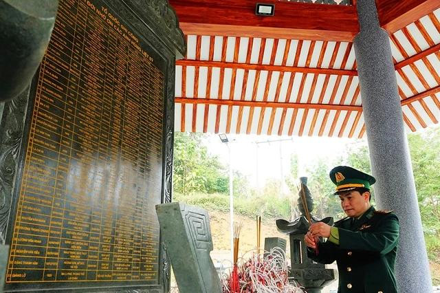 Bia ghi danh 33 liệt sĩ Đồn biên phòng cửa khẩu Ma Lù Thàng Bia ghi danh 33 liệt sĩ Đồn biên phòng cửa khẩu Ma Lù Thàng