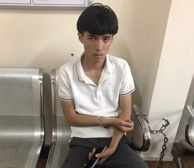 Nghi phạm Huy bị bắt quả tang trộm tài sản của nữ du khách nước ngoài