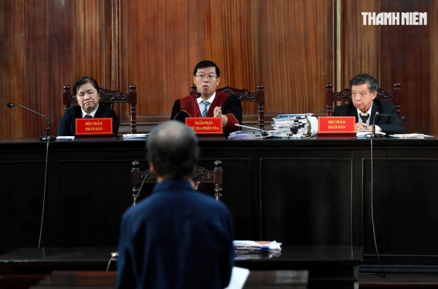 Trả lời HĐXX, bị cáo Trần Văn Sỹ khẳng định hành vi của mình là sai trái Trả lời HĐXX, bị cáo Trần Văn Sỹ khẳng định hành vi của mình là sai trái