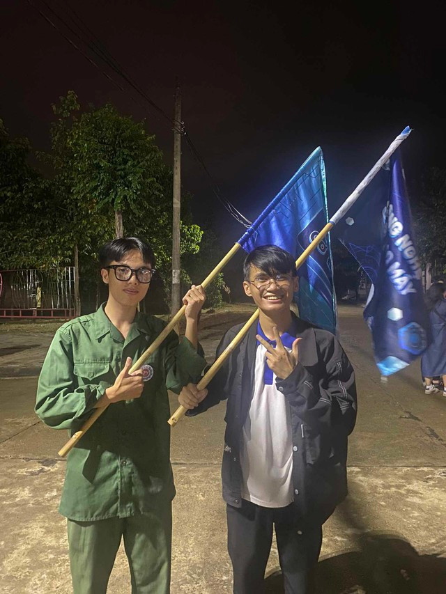 Lam King (bên trái) thường được bạn bè hỏi về... ý nghĩa ra đời của cái tên