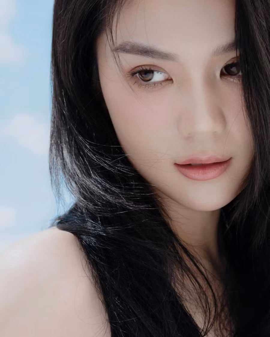 Sau khi hưởng án treo, Ngọc Trinh trở lại với cuộc sống thường nhật. Ngoài việc dành thời gian cho gia đình, đặc biệt là các cháu thì người đẹp quê Trà Vinh cũng tập trung cho công việc kinh doanh. Bên cạnh đó, Ngọc Trinh dần trở lại với nghệ thuật bằng việc thực hiện một bộ ảnh thời trang và trình làng trước khán giả