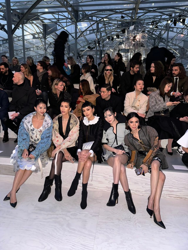 Quỳnh Anh Shyn được ngồi hàng đầu trong show Louis Vuitton