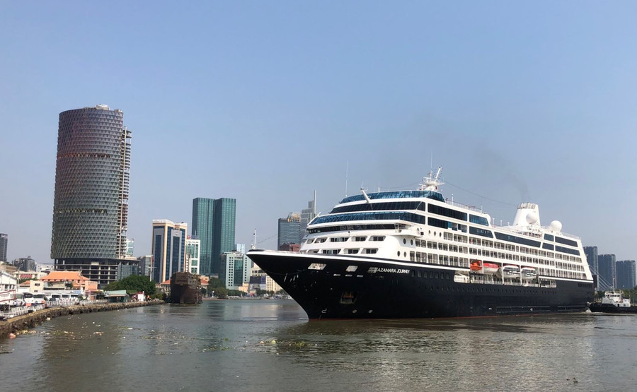Tàu biển Azamara Journey (thuộc hãng Azamara Cruises) cập Cảng Sài Gòn sáng ngày 2/3.