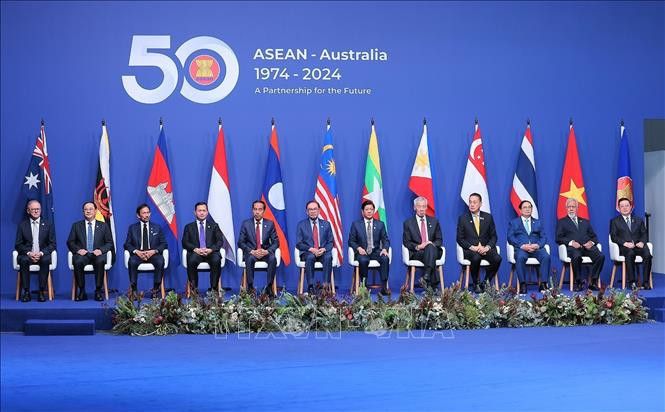 Thủ tướng Australia Anthony Albanese, Thủ tướng Phạm Minh Chính cùng các Trưởng đoàn và Tổng thư ký ASEAN. Thủ tướng Australia Anthony Albanese, Thủ tướng Phạm Minh Chính cùng các Trưởng đoàn và Tổng thư ký ASEAN.