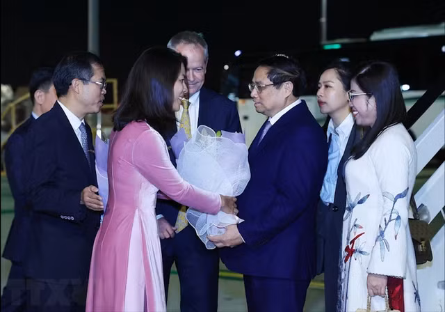 Lễ đón Thủ tướng Phạm Minh Chính và Phu nhân tại Sân bay Melbourne. Ảnh: TTXVN