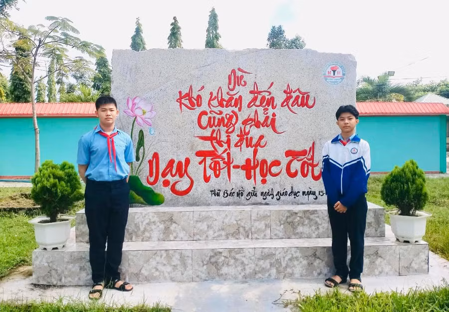 Với phương châm Dù khó khăn đến đâu cũng phải thi đua dạy tốt, học tốt, chất lượng giáo dục đại trà và giáo dục mũi nhọn của trường không ngừng được nâng cao. Ảnh: Vũ Chi