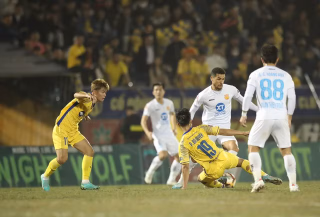 Hendrio chơi mờ nhạt trong hiệp 1