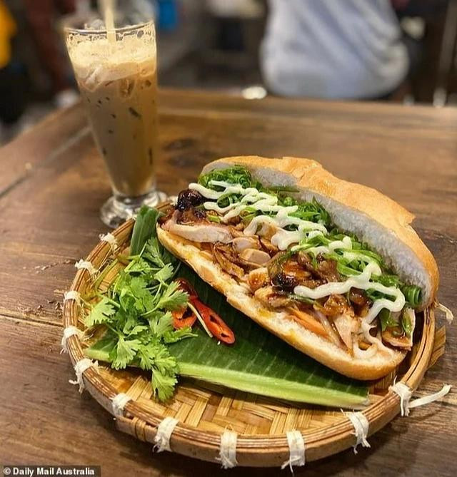 Bánh mì và cà phê Việt Nam là những món không thể bỏ qua