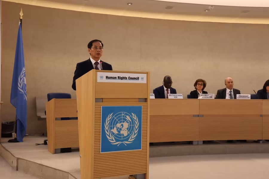 Bộ trưởng Bộ Ngoại giao Bùi Thanh Sơn phát biểu tại Phiên họp cấp cao Khóa họp thường kỳ lần thứ 55 của Hội đồng Nhân quyền Liên hợp quốc. Ảnh: Nguyễn Anh Hiển-Pv TTXVN tại Thụy Sỹ