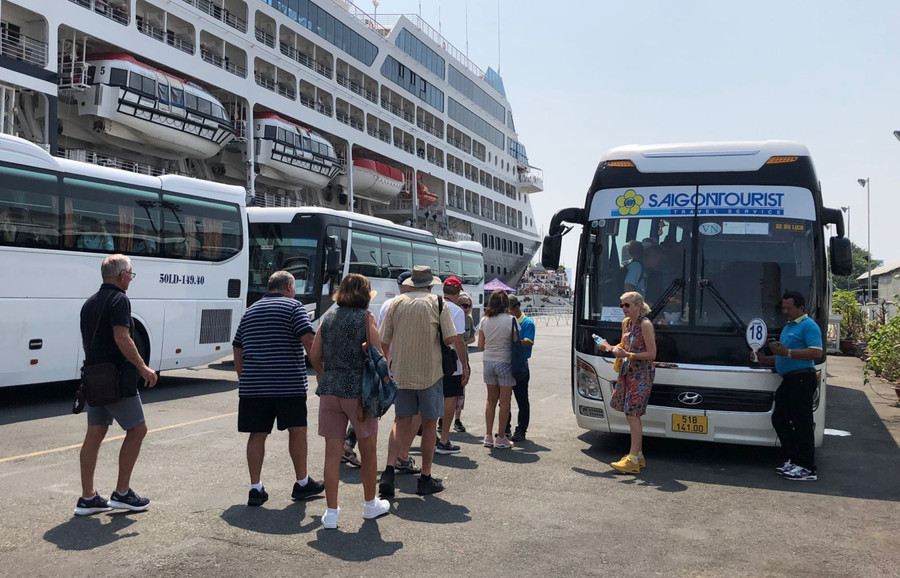 Du khách quốc tế đến TP Hồ Chí Minh được các công ty lữ hành phục vụ chu đáo để khám phá trọn vẹn về Việt Nam.