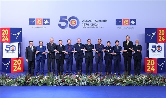 Thủ tướng Australia Anthony Albanese, Thủ tướng Phạm Minh Chính cùng các Trưởng đoàn và Tổng thư ký ASEAN chụp ảnh chung. Thủ tướng Australia Anthony Albanese, Thủ tướng Phạm Minh Chính cùng các Trưởng đoàn và Tổng thư ký ASEAN chụp ảnh chung.
