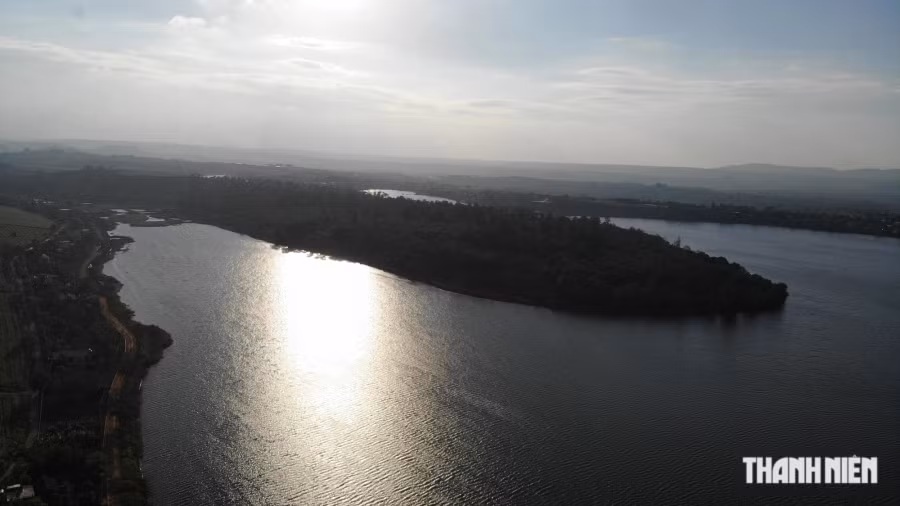 Đảo nổi giữa lòng hồ Tây