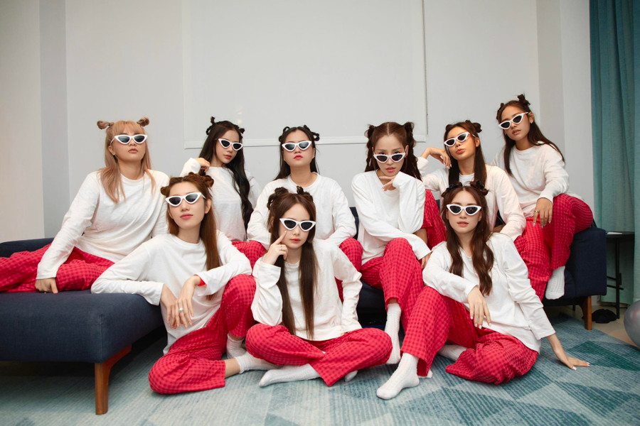 Trường Giang quậy tưng bừng trong tiệc độc thân của Puka - Gin Tuấn Kiệt - Ảnh 5. Trong khi đó, hội bạn thân của cô dâu diện trang phục gam màu trắng đỏ dễ thương, tạo dáng nhắng nhít cùng nhau. Ngoài Thúy Ngân, Lâm Vỹ Dạ, buổi tiệc còn có sự tham gia của Minh Tú, Misthy, Lyly, Mai Quỳnh Anh, Hòa Minzy và Cara Phương. Ảnh: Nguyễn Du