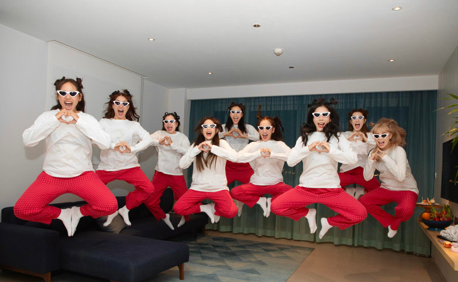 Trường Giang quậy tưng bừng trong tiệc độc thân của Puka - Gin Tuấn Kiệt - Ảnh 6. Họ có một tối quậy tưng bừng để chúc mừng cho hạnh phúc của Puka. Bên cạnh những hình ảnh thân thiết, các người đẹp còn cùng nhau ca hát và có muôn kiểu tạo dáng nhí nhảnh cùng cô dâu. Ảnh: Nguyễn Du