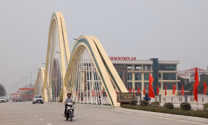 Cầu Thanh Bình mới khánh thành chào mừng 70 năm Chiến thắng Điện Biên Phủ.