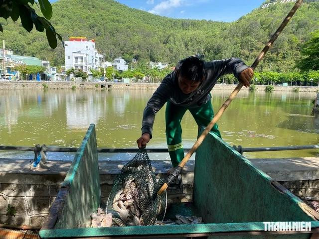 Lực lượng chức năng dọn dẹp vệ sinh hồ Bàu Sen Lực lượng chức năng dọn dẹp vệ sinh hồ Bàu Sen