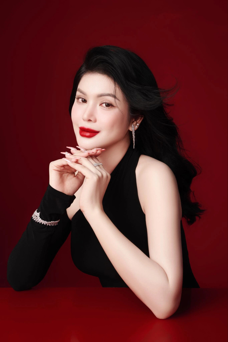 Lily Chen chia sẻ: “Tôi không phải tiểu thư cành vàng lá ngọc. Tôi phải &quot;trầy da tróc vẩy&quot; lao động trong gần 30 năm qua để đặt nền móng cho những viên gạch đầu tiên của thương hiệu làm đẹp”