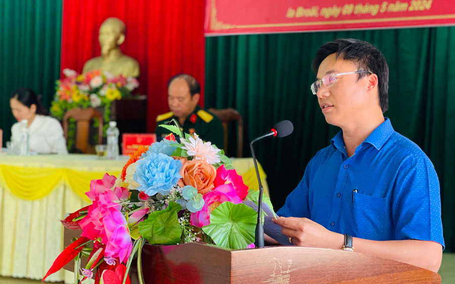 Chủ tịch UBND huyện Ia Pa Huỳnh Văn Trường trả lời kiến nghị cử tri. Ảnh: Trần Dung Chủ tịch UBND huyện Ia Pa Huỳnh Văn Trường trả lời kiến nghị cử tri. Ảnh: Trần Dung