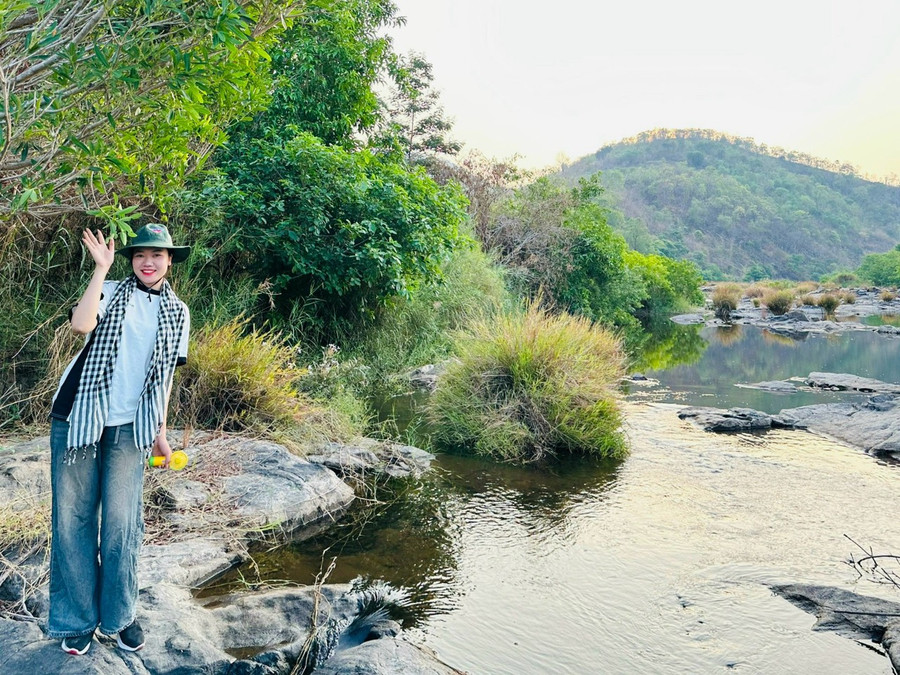 Chị Nay Thị Thu Hà (buôn Tơ Khế, xã Ia Tul, huyện Ia Pa) cùng bạn bè đi dã ngoại tại suối Piah Pơh trong dịp nghỉ lễ. Ảnh: Vũ Chi Chị Nay Thị Thu Hà (buôn Tơ Khế, xã Ia Tul, huyện Ia Pa) cùng bạn bè đi dã ngoại tại suối Piah Pơh trong dịp nghỉ lễ. Ảnh: Vũ Chi