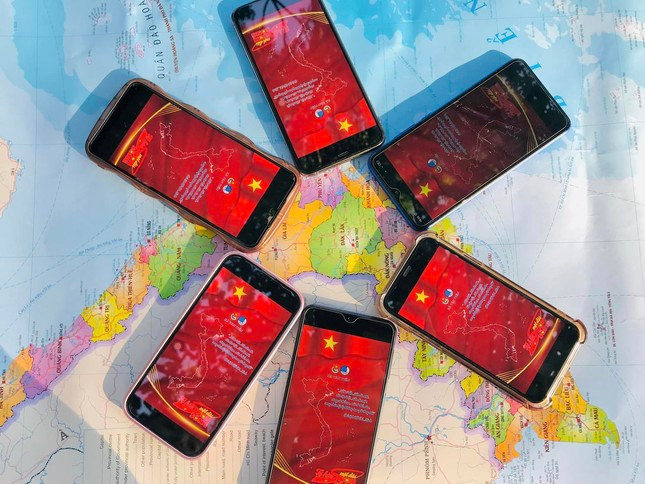 Tuổi trẻ của huyện đã cụ thể hoá cuộc vận động bằng nhiều hoạt động thiết thực như: Thay ảnh đại diện, màn hình điện thoại, tham gia vẽ tranh bản đồ Việt Nam. Tuổi trẻ của huyện đã cụ thể hoá cuộc vận động bằng nhiều hoạt động thiết thực như: Thay ảnh đại diện, màn hình điện thoại, tham gia vẽ tranh bản đồ Việt Nam.