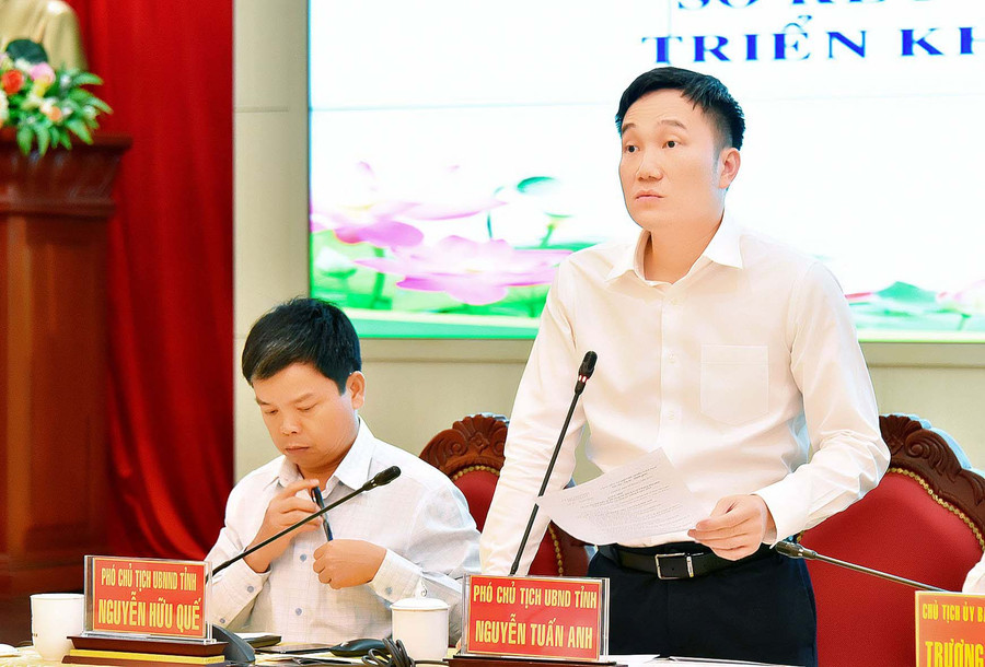 Ủy viên Ban Thường vụ Tỉnh ủy, Phó Chủ tịch UBND tỉnh Nguyễn Tuấn Anh phát biểu tại hội nghị. Ảnh: Đ.T