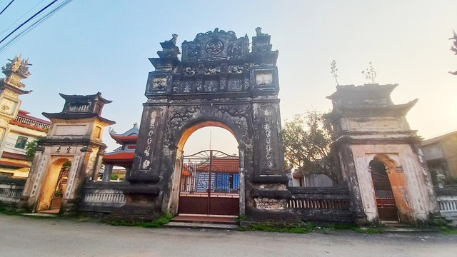 Nghi môn đình Phù Tinh (làng Phù Tinh, xã Thanh Quang, H.Thanh Hà, Hải Dương) được xây dựng từ năm 1897, thời vua Thành Thái, tính đến nay đã được gần 130 năm Nghi môn đình Phù Tinh (làng Phù Tinh, xã Thanh Quang, H.Thanh Hà, Hải Dương) được xây dựng từ năm 1897, thời vua Thành Thái, tính đến nay đã được gần 130 năm
