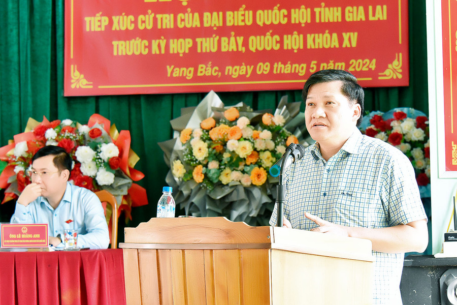 Phó Chủ tịch Thường trực HĐND tỉnh Trương Văn Đạt phát biểu tại buổi tiếp xúc cử tri. Ảnh: Đức Thụy Phó Chủ tịch Thường trực HĐND tỉnh Trương Văn Đạt phát biểu tại buổi tiếp xúc cử tri. Ảnh: Đức Thụy