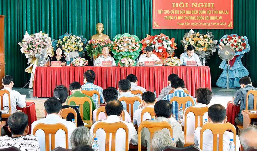 Quang cảnh buổi tiếp xúc cử tri tại xã Yang Bắc, huyện Đak Pơ. Ảnh: Đức Thụy