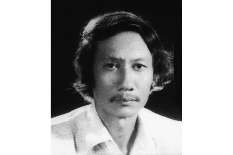 Nhà báo-nhà văn Nguyễn Hoàng Thu lúc trẻ (nguồn: Hội Nhà văn Việt Nam). Nhà báo-nhà văn Nguyễn Hoàng Thu lúc trẻ (nguồn: Hội Nhà văn Việt Nam).