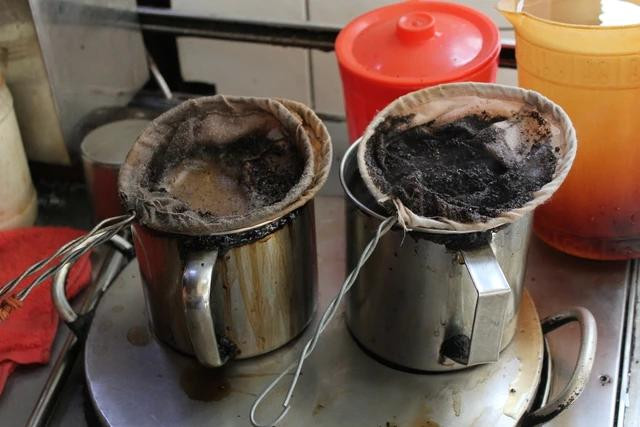 Dụng cụ được sử dụng để pha cà phê vợt Dụng cụ được sử dụng để pha cà phê vợt