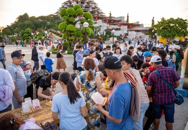 Núi Bà Đen mát mẻ trở thành “thiên đường trốn nóng” khu vực Nam bộ Núi Bà Đen mát mẻ trở thành “thiên đường trốn nóng” khu vực Nam bộ