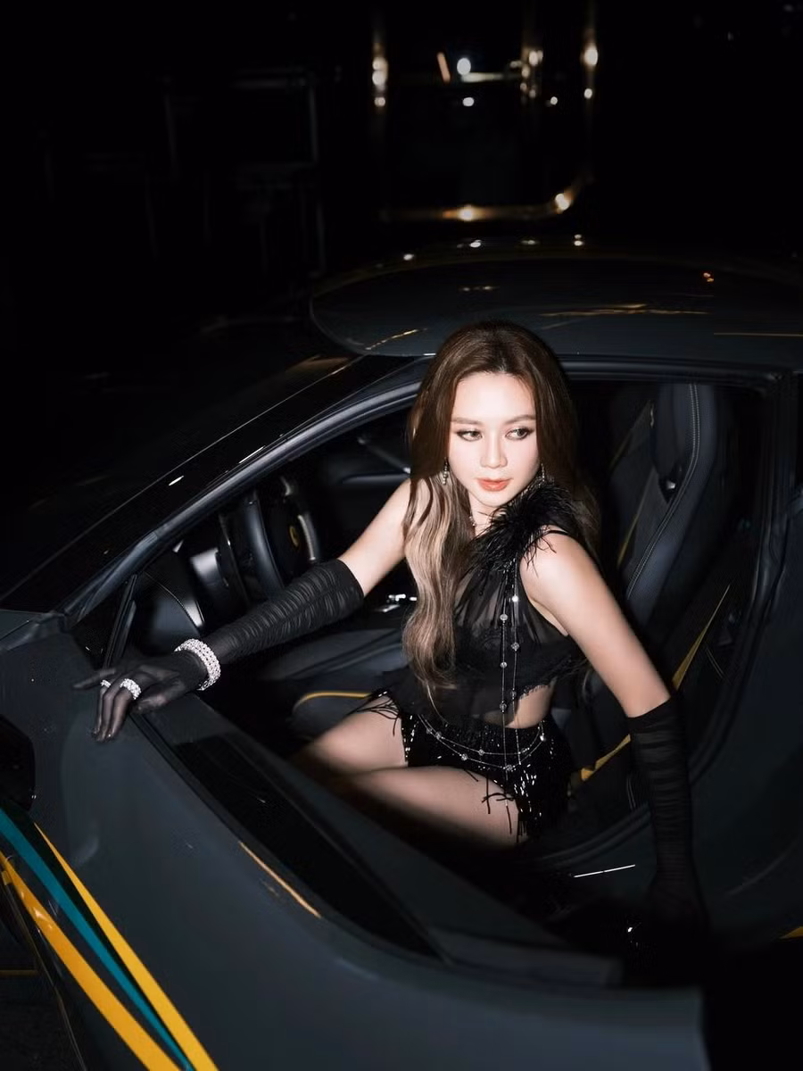 Thiều Bảo Trang quy tụ dàn khách mời như Vũ Thảo My, Hoàng Tôn trong sản phẩm mới