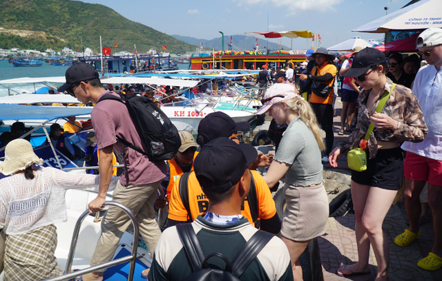 Cục Du lịch Quốc gia cho hay phần lớn du khách lựa chọn những điểm du lịch biển trong kỳ nghỉ lễ. Ảnh: Kỳ Nam