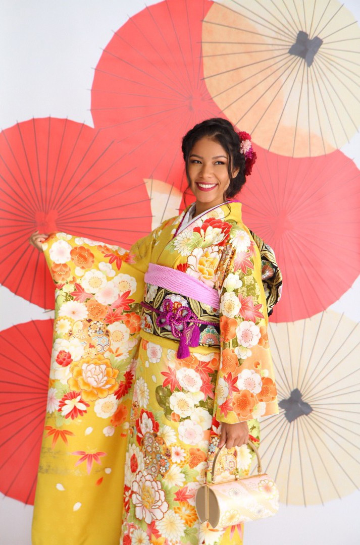 Người đẹp có gương mặt đậm chất châu Á và hình thể khỏe khoắn, quyến rũ đậm chất Latinh. Người đẹp có gương mặt đậm chất châu Á và hình thể khỏe khoắn, quyến rũ đậm chất Latinh.