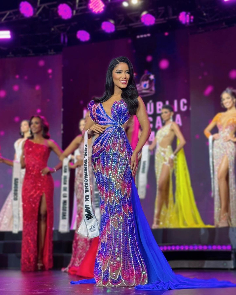 Miyuki Cruz trình diễn váy dạ hội độc đáo trên sân khấu đêm chung kết. Miyuki Cruz trình diễn váy dạ hội độc đáo trên sân khấu đêm chung kết.