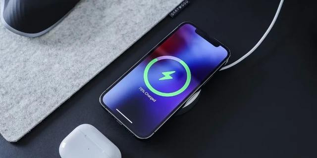 Đôi khi iPhone không thể sạc pin quá mức 80% do một số vấn đề Đôi khi iPhone không thể sạc pin quá mức 80% do một số vấn đề
