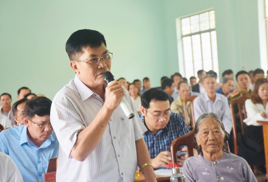 Bí thư huyện ủy Đak Đoa Nguyễn Hữu Thọ lý giải về những nguyên nhân gây vướng trong công tác cấp giấy chứng nhận quyền sử dụng đất. Ảnh: Trần Dung