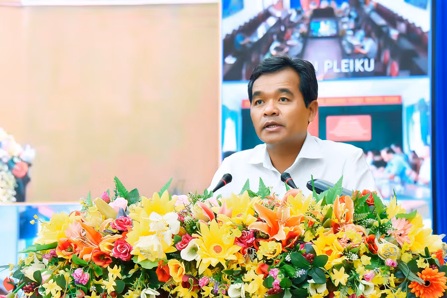 Bí thư Tỉnh ủy Hồ Văn Niên phát biểu chỉ đạo tại hội nghị. Ảnh: Đức Thụy